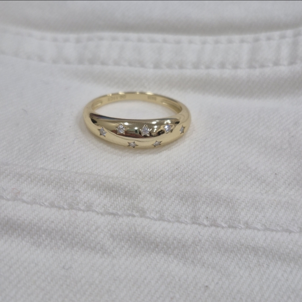 Gold Ring - Picture 1 of 1